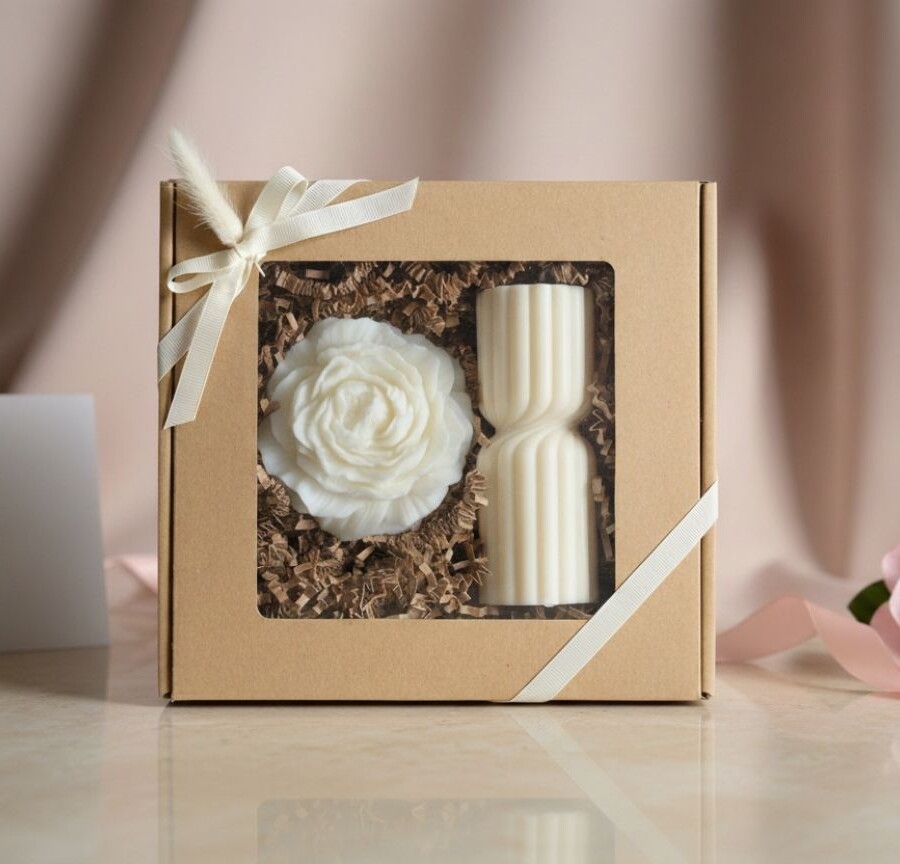 Zestaw świec dekoracyjnych z piwonią w ekologicznym pudełku prezentowym